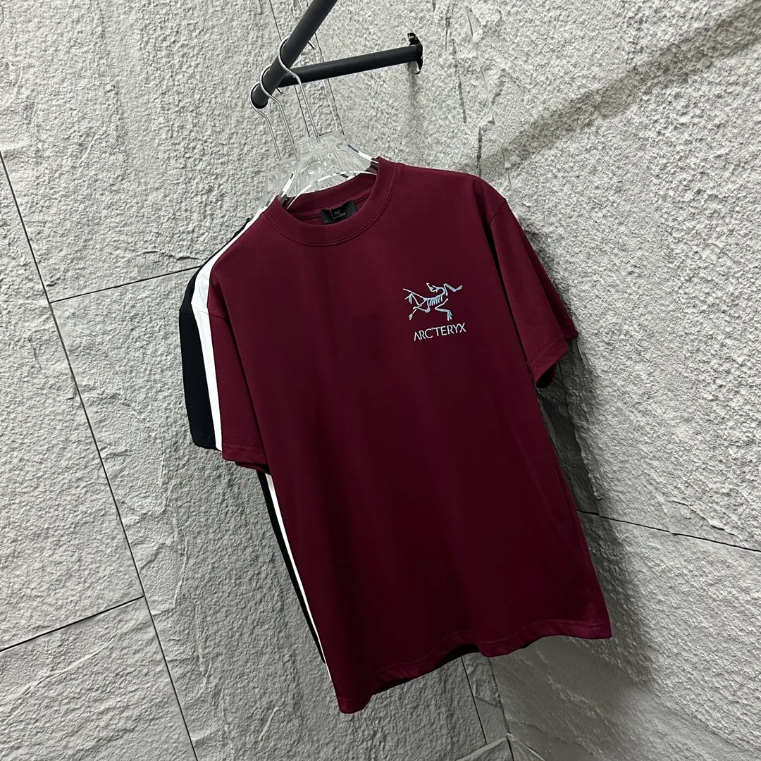 ARC'TERYX* * 2025 New Arrival Classic logo T Same Style ：Black White Size： S （90-130 ） M （120-150 ） L （140-165 ） XL （160-180 ） XXL （180 ）
